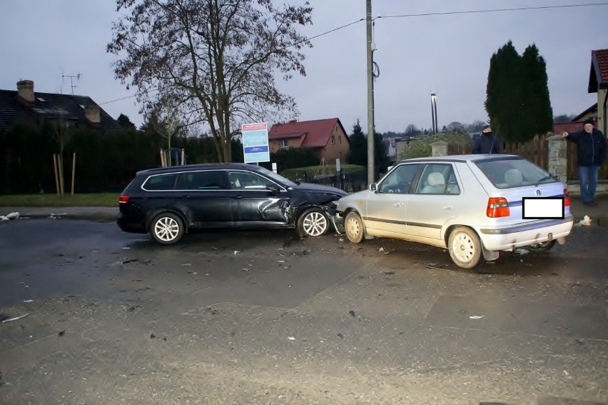 Groźna kolizja trzech aut w Słupsku przy ul. Gdyńskiej....
