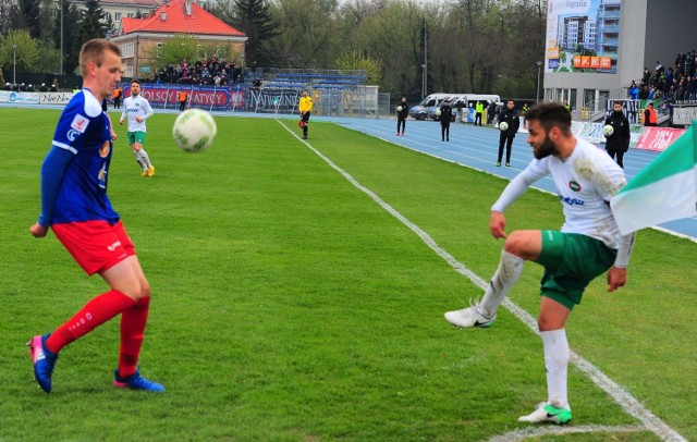 David Kwiek (z prawej) strzelił gola dla Radomiaka w meczu z Odrą Opole.