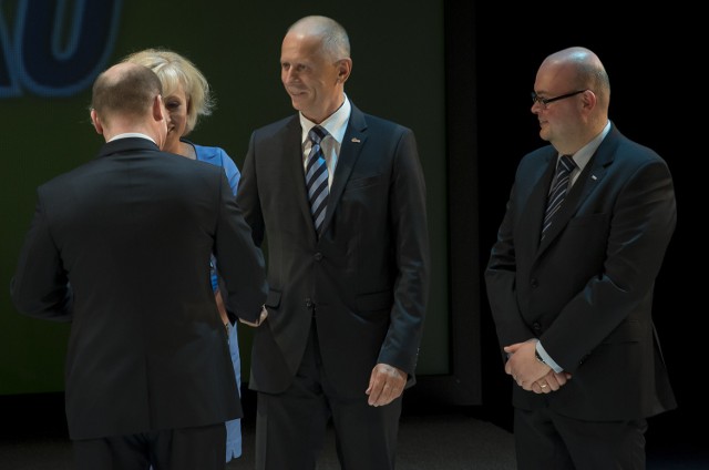 Drobimex wśród najlepszych szczecińskich firmPrezes Drobimexu, Klaus Roppel odbiera gratulacje od prezydenta Piotr Krzystka podczas gali wręczania  Busoli Biznesu.