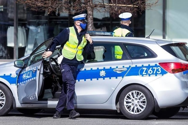 Patrolując ulice Szubina policjanci zwrócili uwagę na fiata punto. Chwilę później pojazd uderzył w barierkę