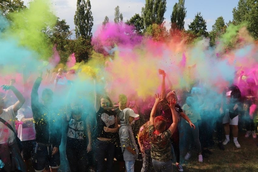 Kolor Fest w Łodzi! Byliście? Zobaczcie zdjęcia, jak łodzianie sypali się kolorami 