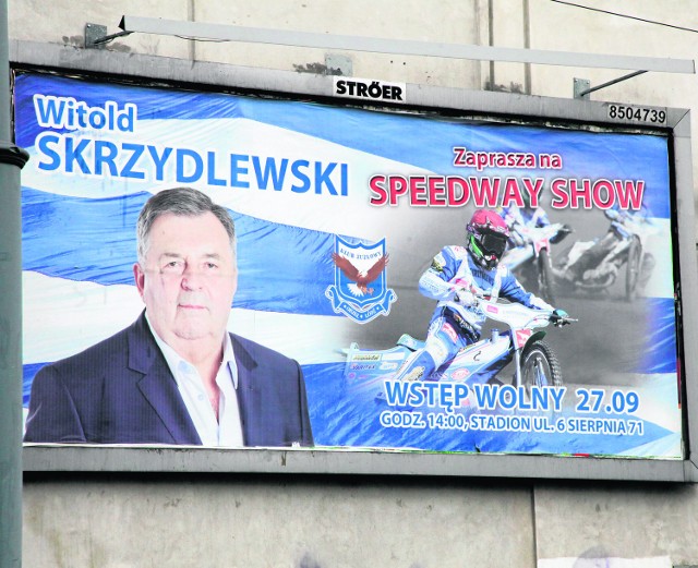 Witold Skrzydlewski do Sejmu kandyduje z listy PSL. Na plakatach ze swoją podobizną zapowiada mecz żużlowy 