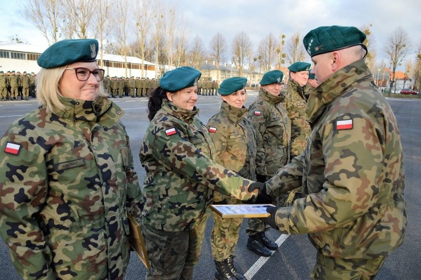 Uroczystą zbiórką z udziałem sztandaru jednostki, kompanii...