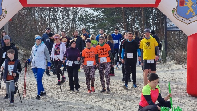 Do sportowych zmagań przystąpiło ponad trzystu zawodników. Wszyscy otrzymali pamiątkowe medale oraz ciepły poczęstunek, a także wzięli udział w losowaniu cennych nagród.