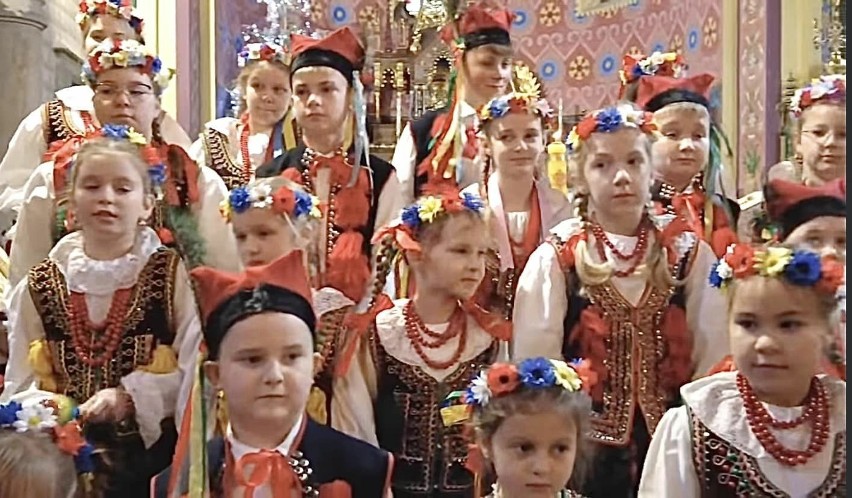 Zespół Sokolanie uatrakcyjnił  świąteczne uroczyste msze święte w kościele parafialnym w Trześni. To już mała tradycja