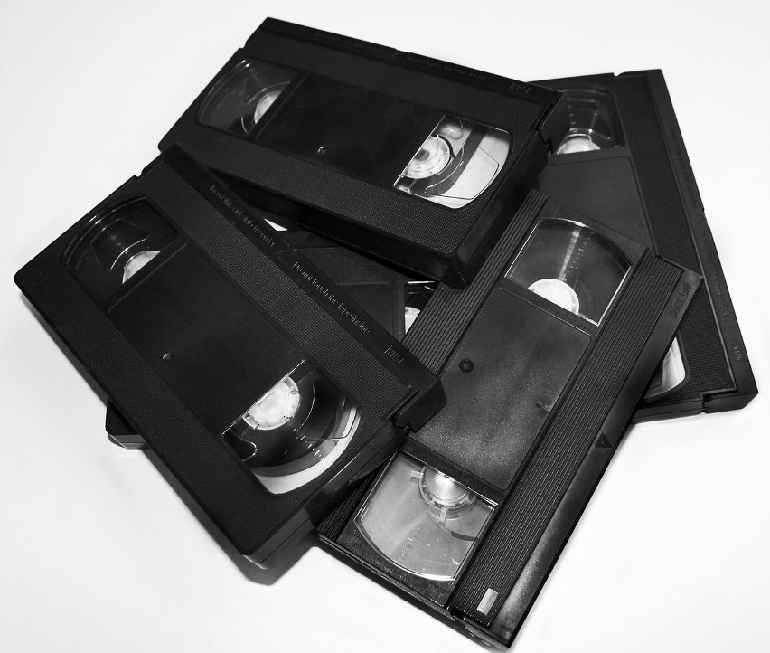 Kasety VHS czasy swojej świetności mają już daaaawno za...