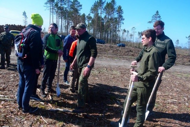 Borsztal (gmina Dziemiany): Akcja "Sadzimy lad dla Niepodległej", 21 kwietnia 2018