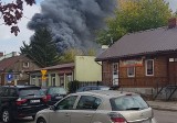 Pożar przy ul. Piłata w Ostrowi Mazowieckiej. Ogień pojawił się w garażu. Akcja trwała kilka godzin. 6.10.2022