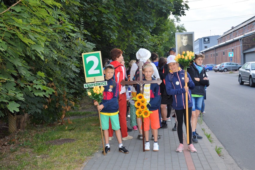 W czwartek pątnicy szli z Zawadzkiego do Ciasnej.