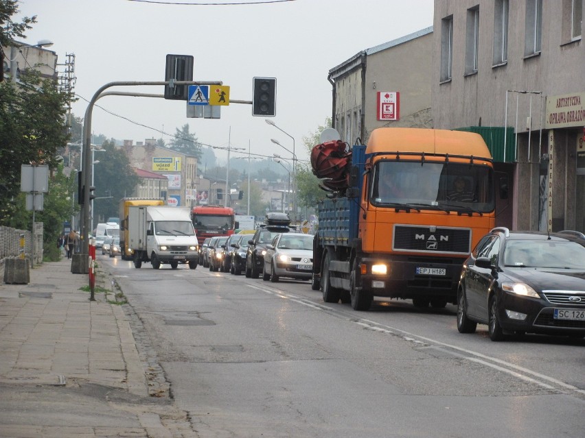 Ogromne korki w Częstochowie. Zobacz, co się stało po zamknięciu wjazdu na DK1 [ZDJĘCIA]