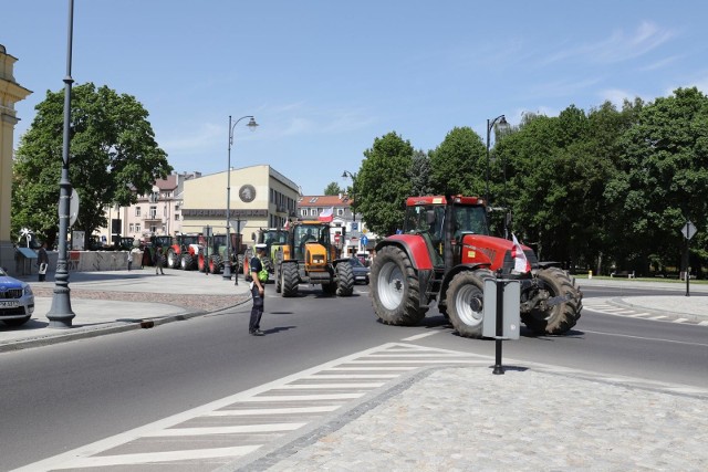 Podlascy rolnicy do stolicy województwa przyjechali traktorami