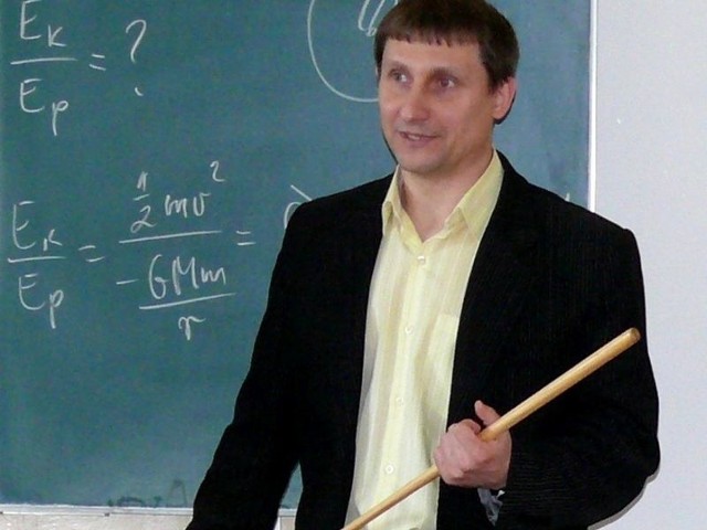 Przemysław Wolszczak - fizyk z I Liceum Ogólnokształcącego w Starachowicach. Uczniowie bardzo go cenią i lubią.