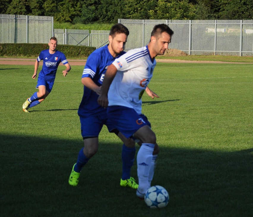 IV liga. Spokojnie, piłkarzom Unii po czwartym zwycięstwie w głowach się nie przewróci [ZDJĘCIA]