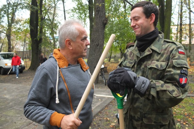 Gdy trwała konwencja wyborcza PiS, Ociepa sprzątał cmentarz z kandydatami na prezydenta Opola PO i mniejszości niemieckiej.