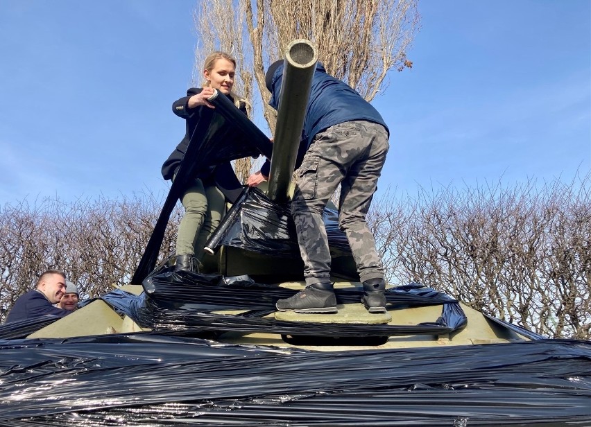 Pożegnanie z „ruskim czołgiem” w Gdańsku. Aktywiści chcą usunięcia go z przestrzeni miejskiej: „Nie ma miejsca na symbole obcej dominacji”