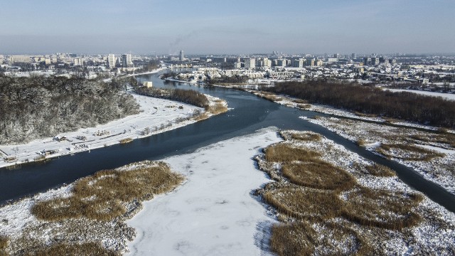 Zobaczcie, jak pięknie prezentuje się rzeszowski zalew w zimowej scenerii. Galeria zdjęć z drona.