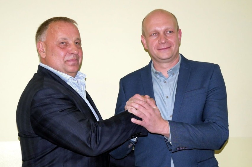 Były prezes Grzegorz Furmanek i nowy prezes Mariusz Puchała.