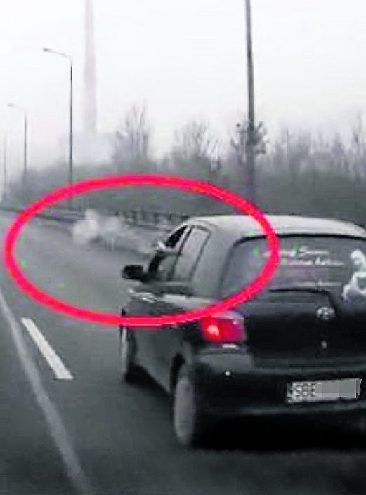 Kilka dni temu w Sosnowcu kierowca toyoty yaris zajeżdżał...