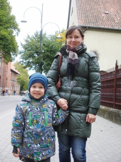 - Jestem szczęśliwa, lubię miasto w którym mieszkam. Ale dużym problemem naszego regionu jest bezrobocie - mówi Agnieszka Kacperska, mama Oskara.