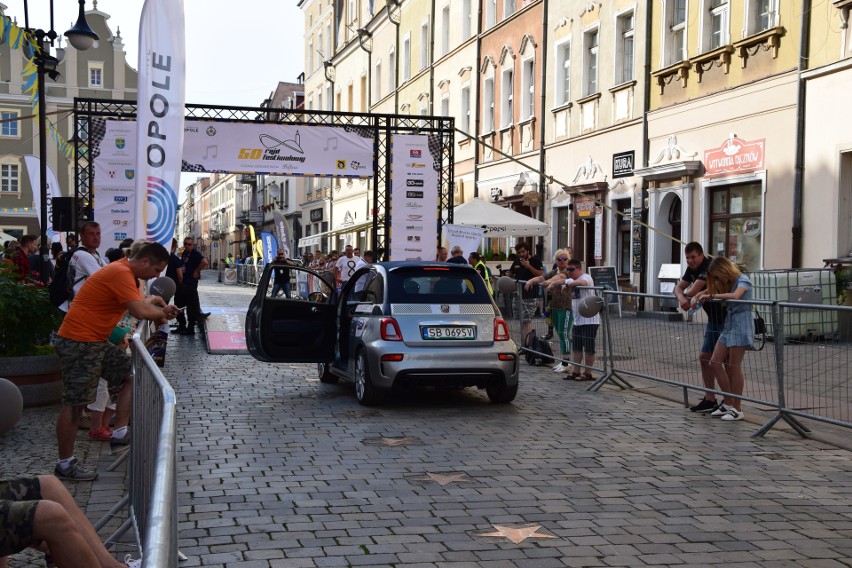 Na starcie 50. Rajdu Festiwalowego stanęło łącznie 77 załóg.