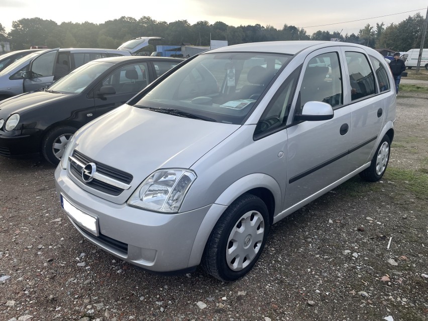 Opel Meriva. Benzyna, pojemność 1,6. Przebieg: 220 tys. km....