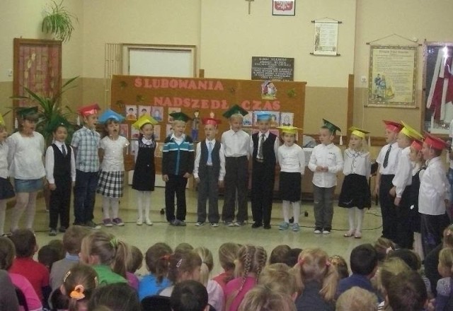 Klasa 1Kacper Chyc, Mateusz Ciesek, Ewelina Drdzeń, Mateusz Gajos, Klaudia Galasińska, Kamil Kot, Kinga Lubińska, Monika Łukasik, Patrycja Łysek, Michał Maroń, Krystian Matuszewski, Piotr Parzniewski, Filip Pierzak, Michał Rudnicki, Julia Sikora, Dominik Turek, Angelika Waluśkiewicz, Damian Wszędybył, Jakub Zapart. Głosuj na tę klasę &#8211; wyślij SMS o treści SWIET.JE.28 pod numer 71466