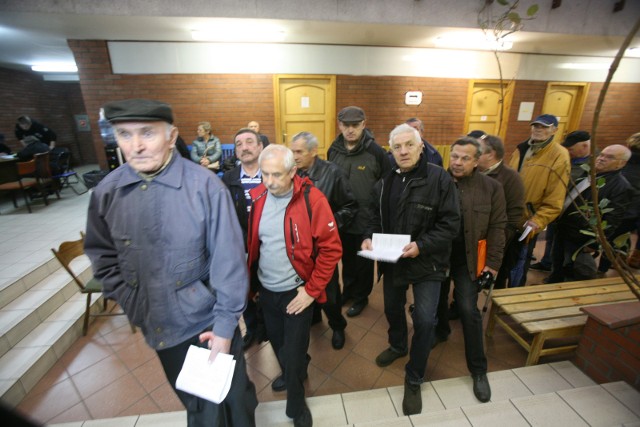Górnicy emeryci składają wnioski o rekompensatę za deputat węglowy