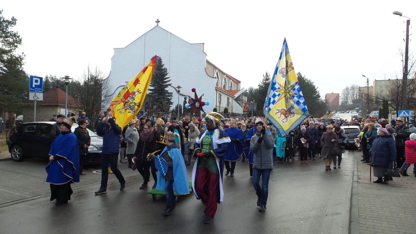 Orszak Trzech Króli 2018 w Olkuszu. Mieszkańców i kolędników...