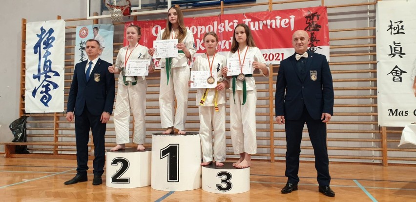 Sosnowiecki Klub Karate odniósł zwycięstwa w Sadomierzu. Zawodnicy zdobyli kolejne medale