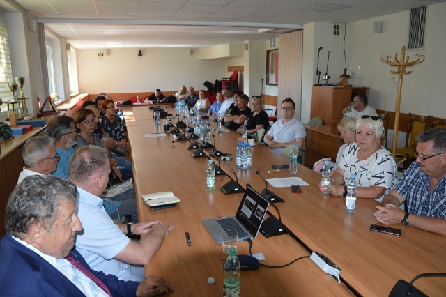 Czerwcowa konferencja zorganizowana w Urzędzie Miasta w Policach oraz spotkanie burmistrza z mieszkańcami Pilchowa i Leśna Górnego