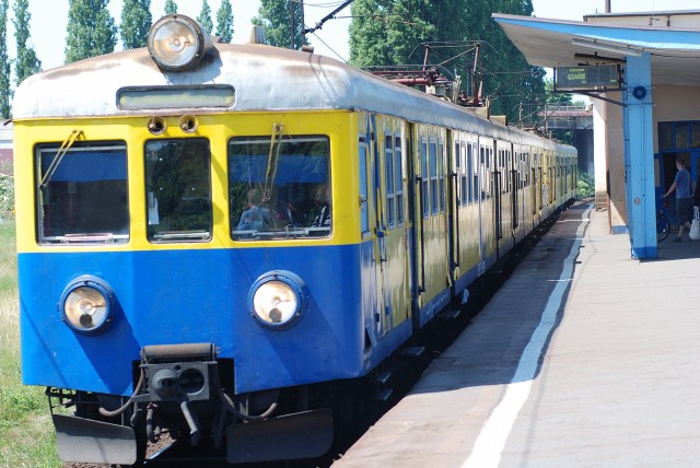 Przyjazdy i odjazdy stacji Sulechów dziś w "GL".