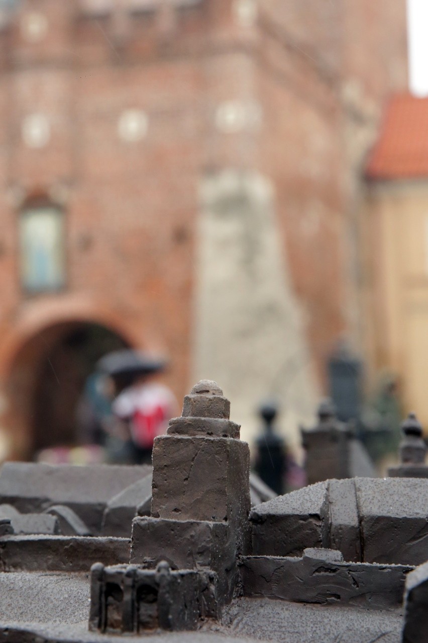 Lublin w miniaturze na pl. Łokietka. Zobacz, jak wyglądało Stare Miasto, gdy na dzisiejszym Placu po Farze stał kościół