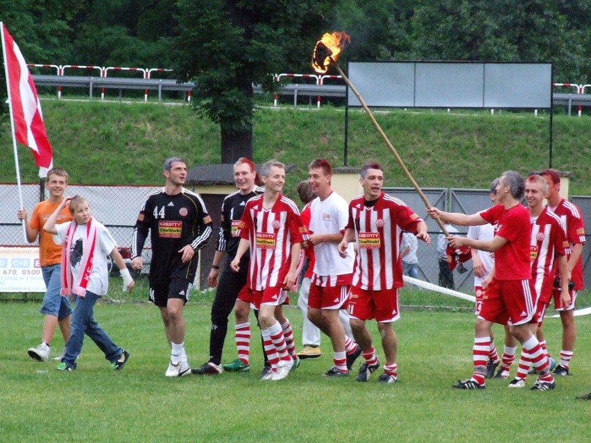 Piłkarskie archiwum: Zobacz, jak w 2012 roku w Sole Oświęcim świętowano awans do czwartej ligi [ZDJĘCIA]