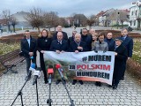 Opatowscy samorządowcy stanęli "Murem za polskim mundurem" (ZDJĘCIA)