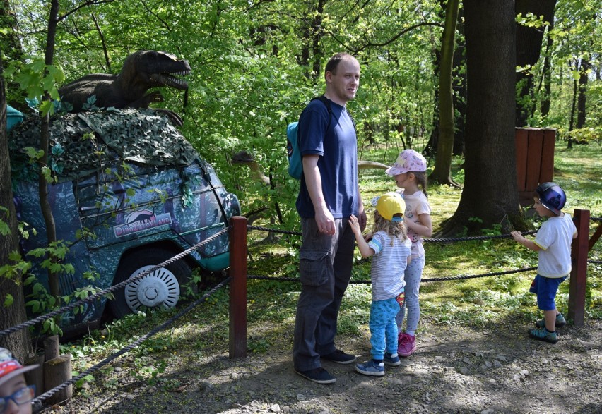 Z zimowego snu obudziły się dinozaury w Zatorlandzie. Dołączył do nich największy jaki żył i jaki wybudowano na świecie [ZDJĘCIA, WIDEO] 