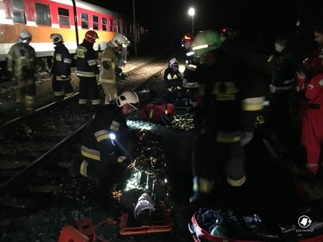 Nocne ćwiczenia strażaków w Górażdżach.