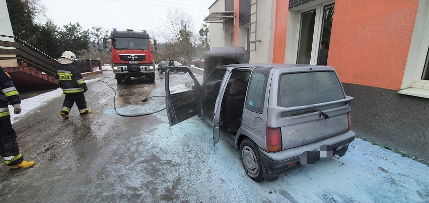 Auto zapaliło się na parkingu przy przychodni zdrowia w...