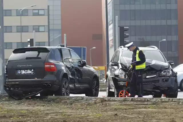 Zderzenie porsche cayenne z mercedesem GL.