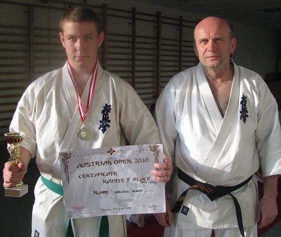 Albert Karliński jest czołowym zawodnikiem w klubie karate prowadzonym przez sensei Wiesława Orzoła.