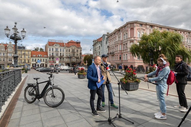 Pojazdy będzie można nie tylko zobaczyć, ale też za darmo wypożyczyć. Jazda testowa autem elektrycznym możliwa będzie po jezdni wokół bydgoskiej Starówki, a rowerem na moście Staromiejskim.