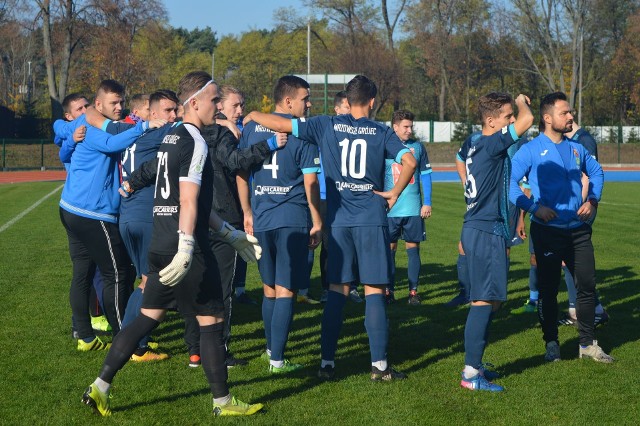 Piłkarze Mazowsza w sobotę o godzinie 13, w Grójcu zagrają z Klubem Sportowym Warka.