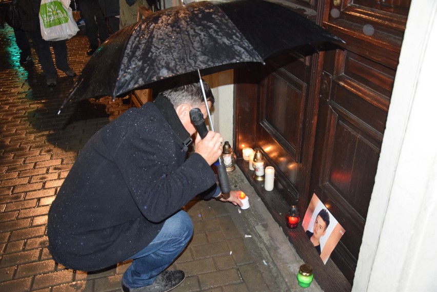 W Lublinie zapalili znicze dla Kacpra. 14-latek był wyszydzany. Popełnił samobójstwo (ZDJĘCIA)