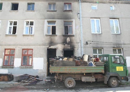 Z domu przy ul. Malinowej ewakuowano w nocy 29 lokatorów.