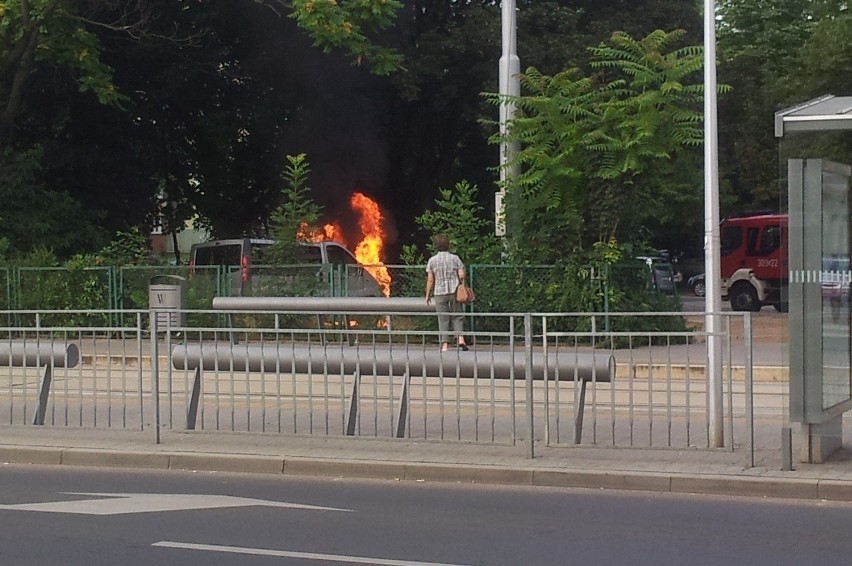 Wrocław: Pożar samochodu przy dworcu PKS (ZDJĘCIA)