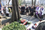 Katastrofa smoleńska 5 lat później: Kwiaty na grobie Krystyny Bochenek [WIDEO + ZDJĘCIA]