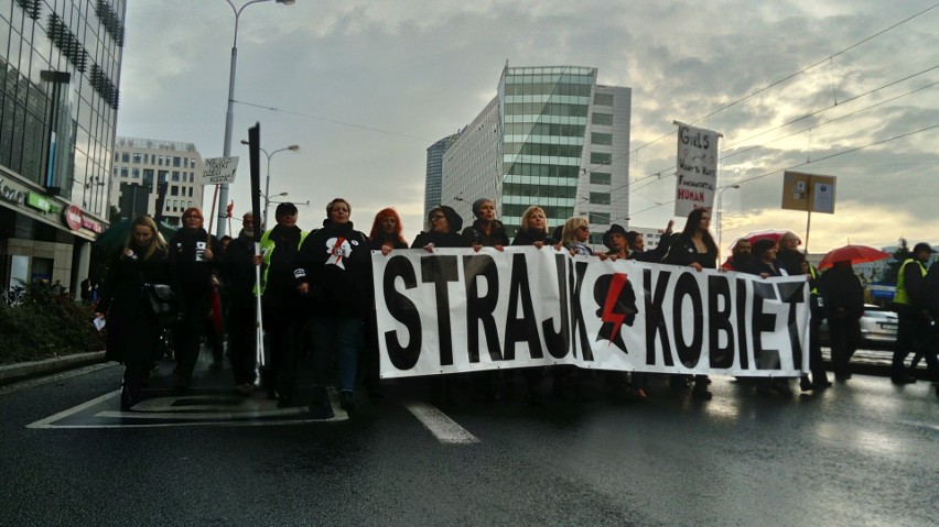 Czarny Wtorek we Wrocławiu. Marsz i protest w Rynku [ZDJĘCIA]