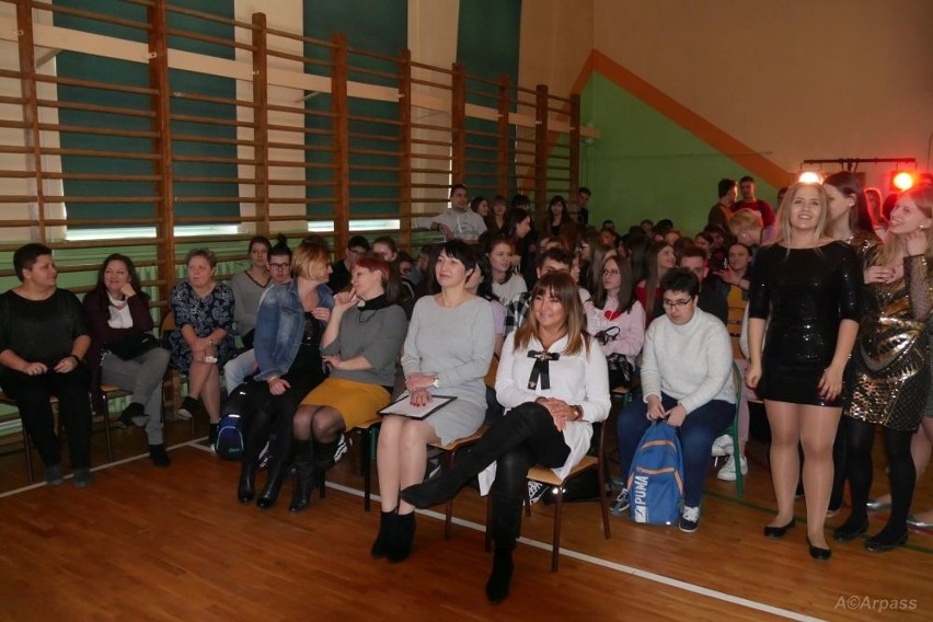 Festiwal Młodych Talentów SanLoRemo 2019 w Liceum Ogólnokształcącym w Kozienicach. Najlepsi wokaliści i zespoły zostały nagrodzone