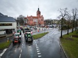 Protest rolników w Słupsku. Manifestacja zablokowała ruch w centrum [ZDJĘCIA]
