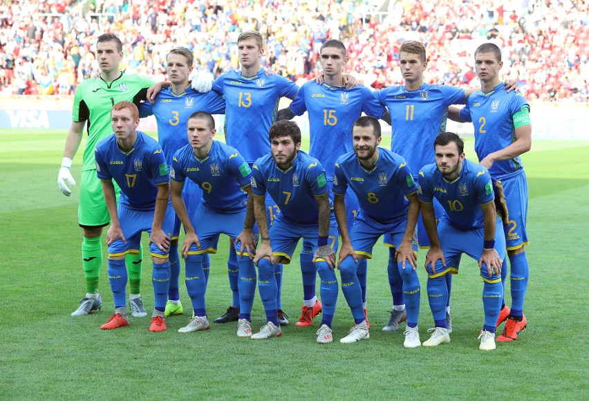 Heorhij Citaiszwili (nr 7) w składzie Ukrainy U-20 na finał...