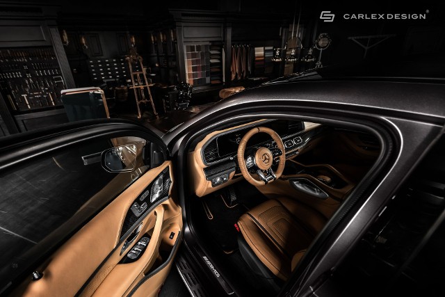 Mercedes-AMG GLE 63 S CoupéCałkiem niedawno Mercedes-AMG GLE 63 S Coupé otrzymał zupełnie nowe oblicze w manufakturze Carlex Design. SUV został wzbogacony o nowe, ekskluzywne i komfortowe wnętrze, utrzymane w klasycznym stylu.Fot. Carlex Design